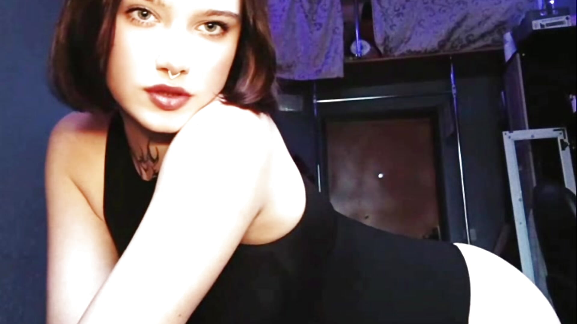 let me bite you and we will both become immortal - відео від вебкаммоделі Elastikisss