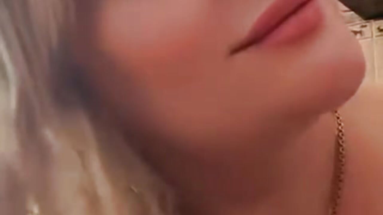 ee4500ce-7b87-429c-a16e-f22dc73341be - βίντεο μοντέλου Sweet-blonde