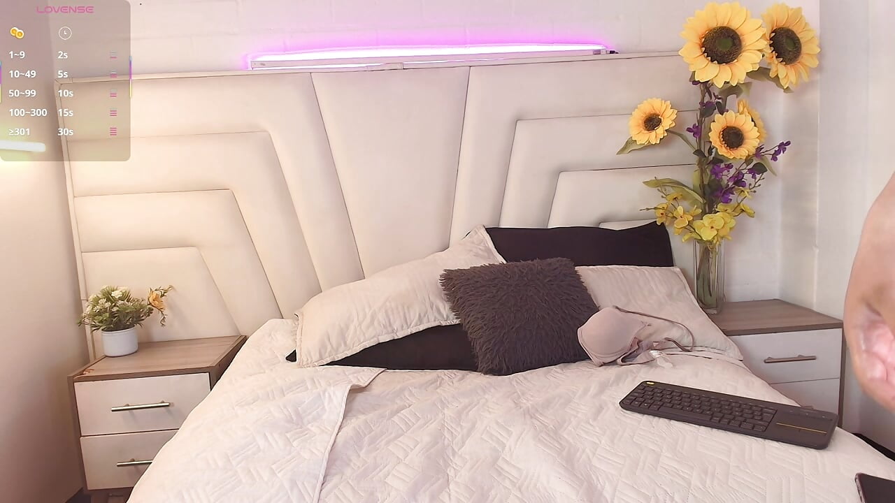 masturbation dildo - video by Krystal_Heartss cam model