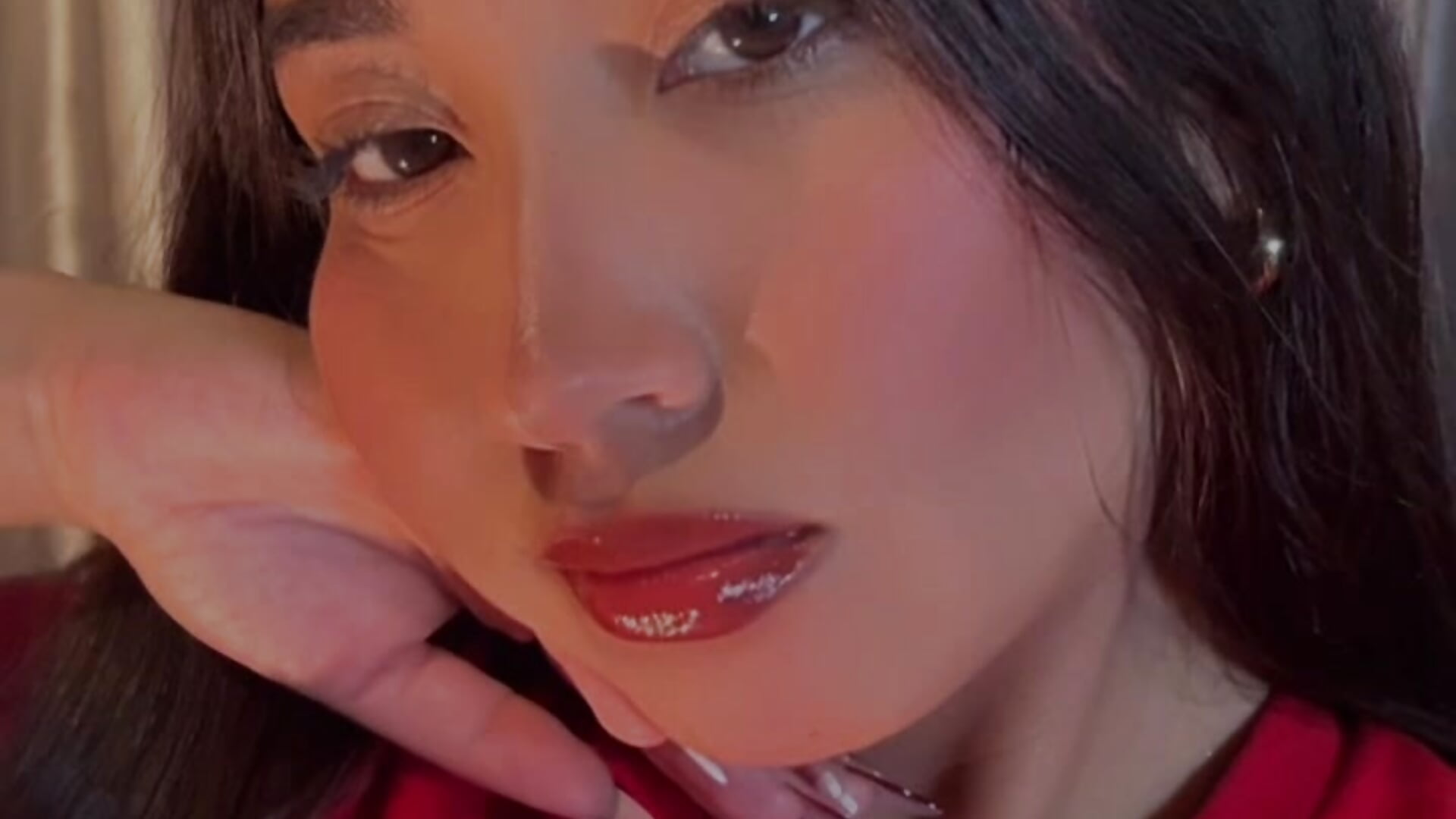 little tune – video od webkamerové modelky Mariana_Kalo