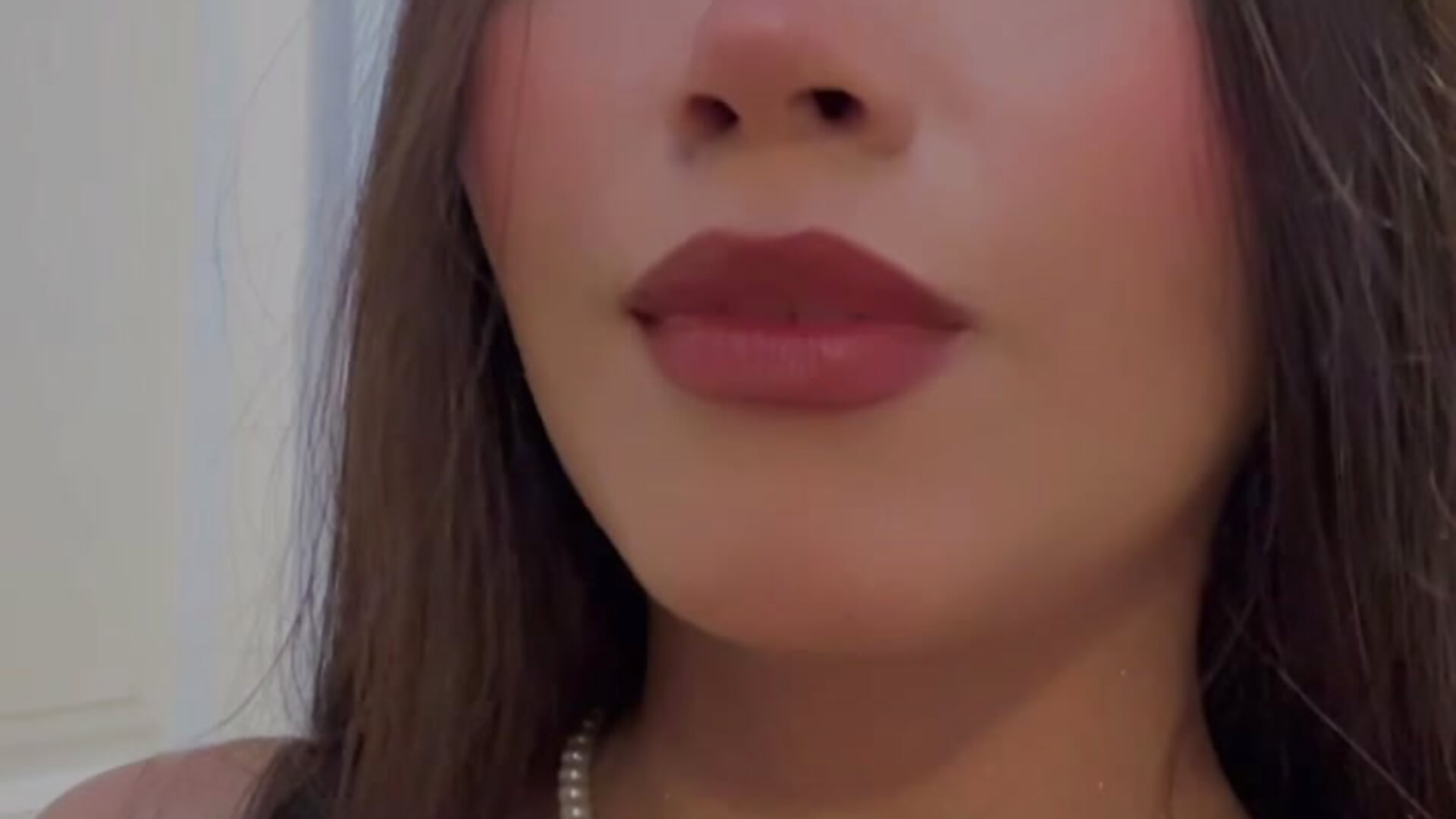 I love getting all dressed up and listening to music. 🥰🥰 - відео від вебкаммоделі Mariana_Kalo