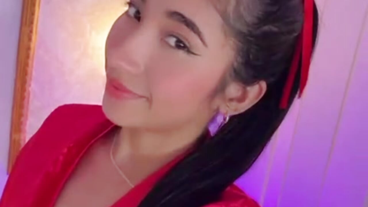 Shining even in sexy pajamas ✨🌹 - video od modelky/modela Mariana_Kalo