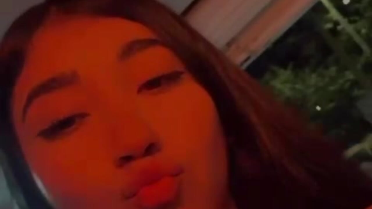 It's not a pose... it's an attitude. - فيديو من Mariana_Kalo موديل الكام