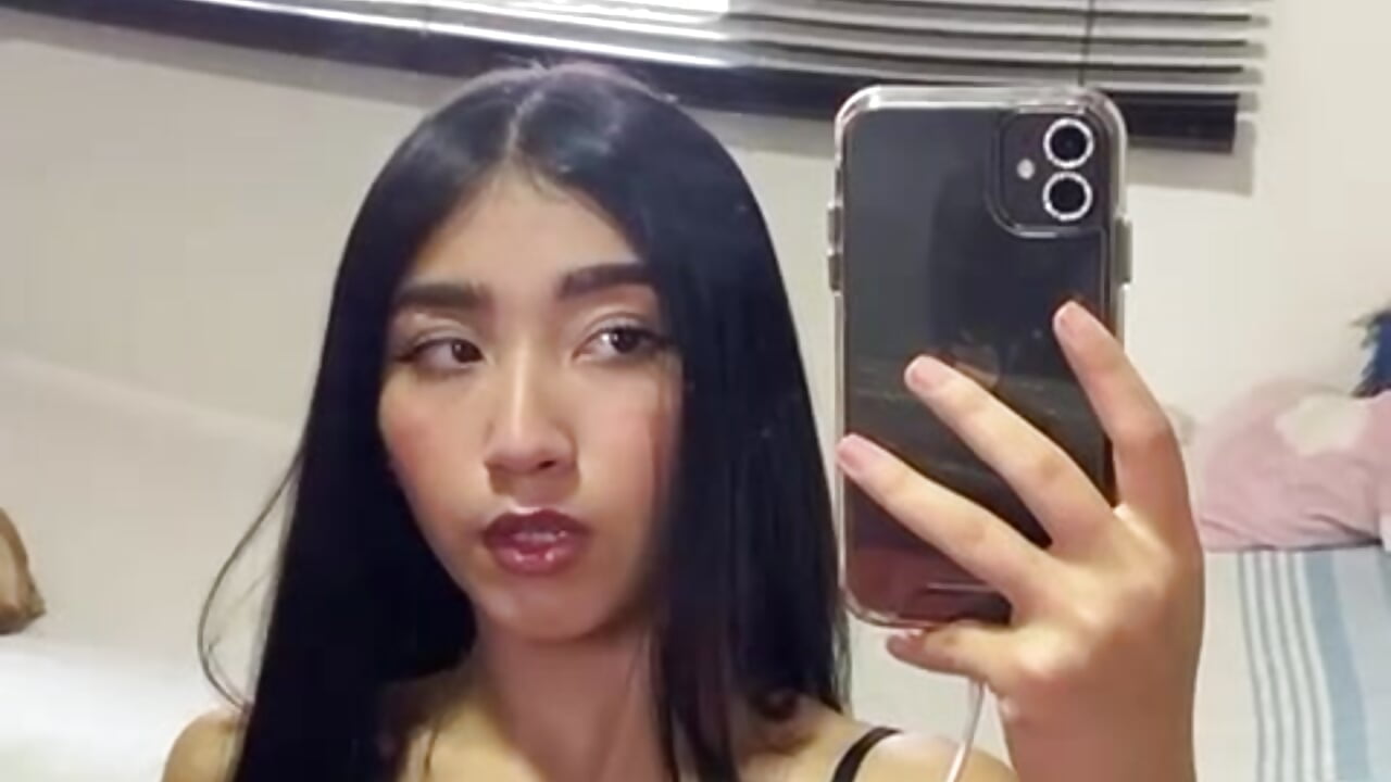 Class, style… and a touch of danger. 🤩💋 — filmik Mariana_Kalo, modela(-lki) na kamerkach