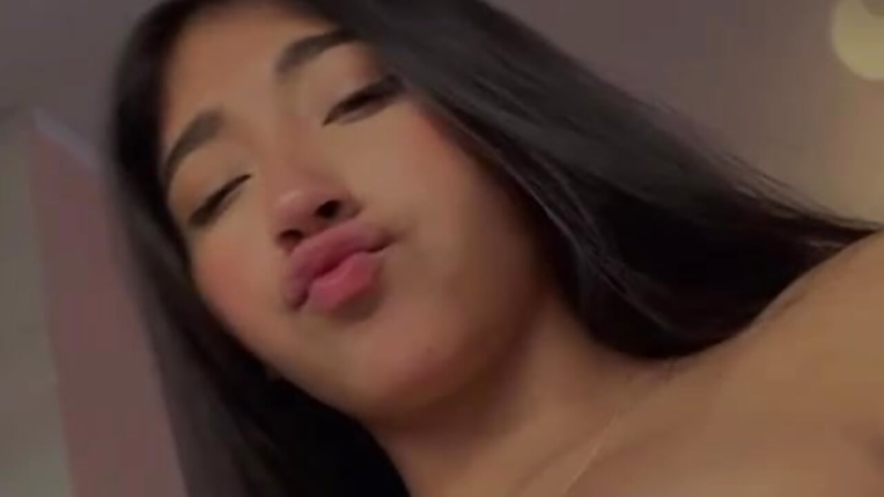 Class, style and a touch of danger. 🐄🥵 - Video von Mariana_Kalo Cam-Model