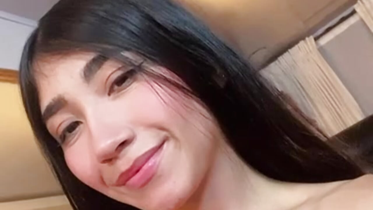 Kiss my cute face - video by Mariana_Kalo cam model