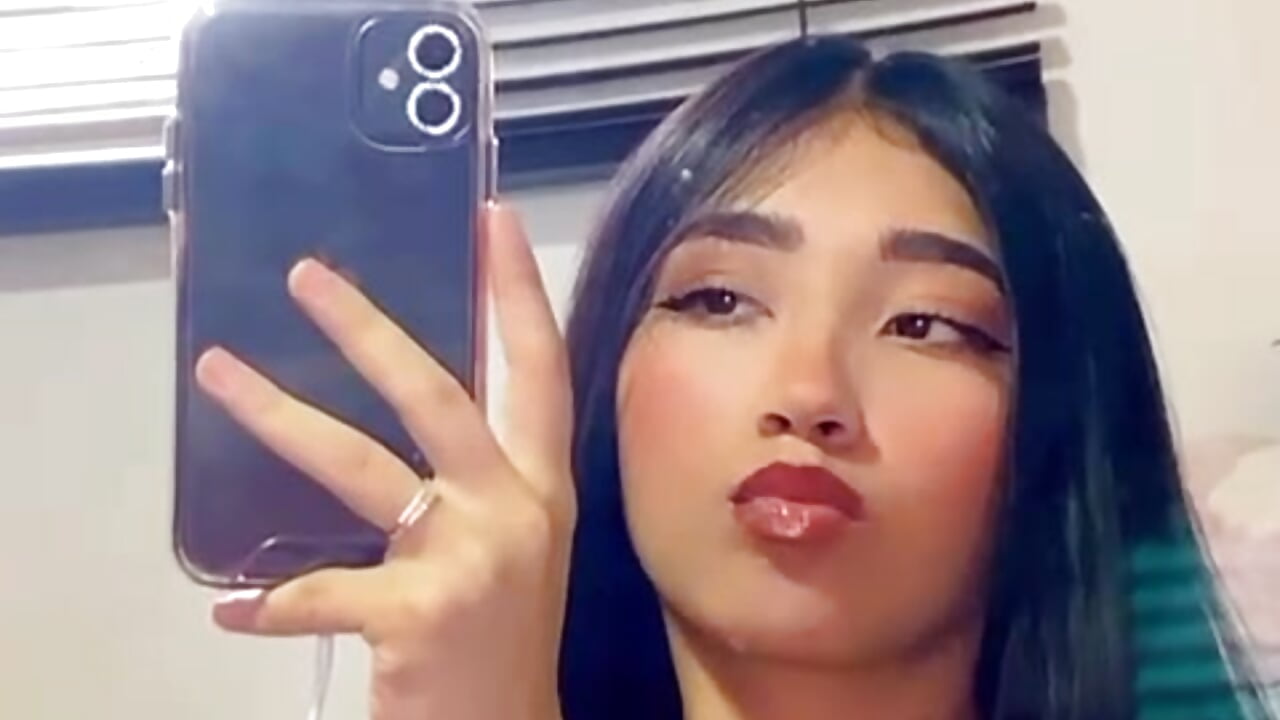 I'm not innocent... I just know how to hide – video od webkamerové modelky Mariana_Kalo