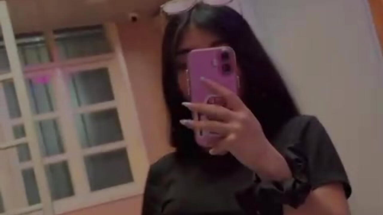 Sorry to be distracting. 💞💞 - vídeo de Mariana_Kalo modelo de câmara