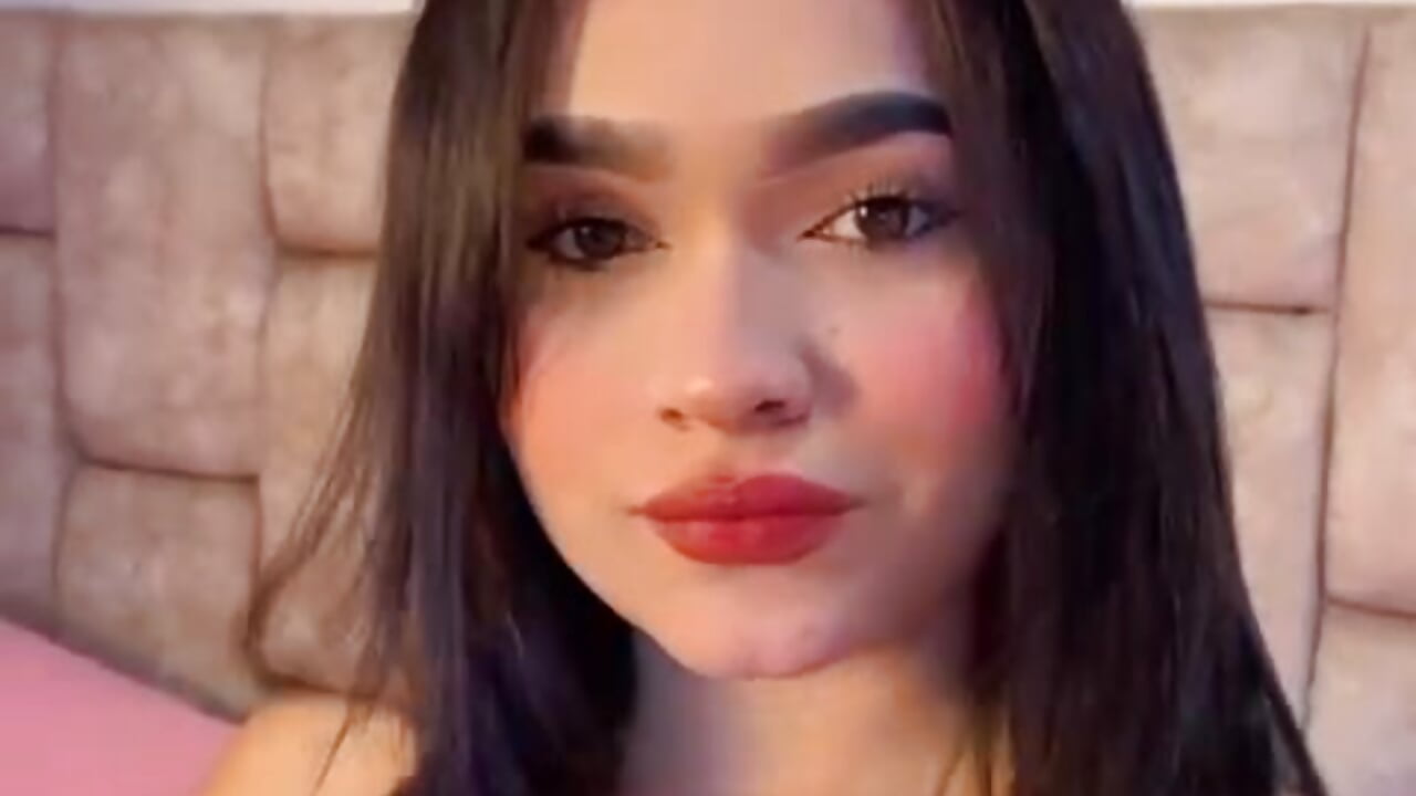 You like the color red, come take it off 💘 - video by LunaOcampo_ cam model