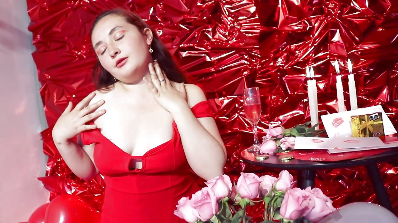 Sensual gril on Valentine's Day - vidéo du modèle de showcams Vic_Taylor