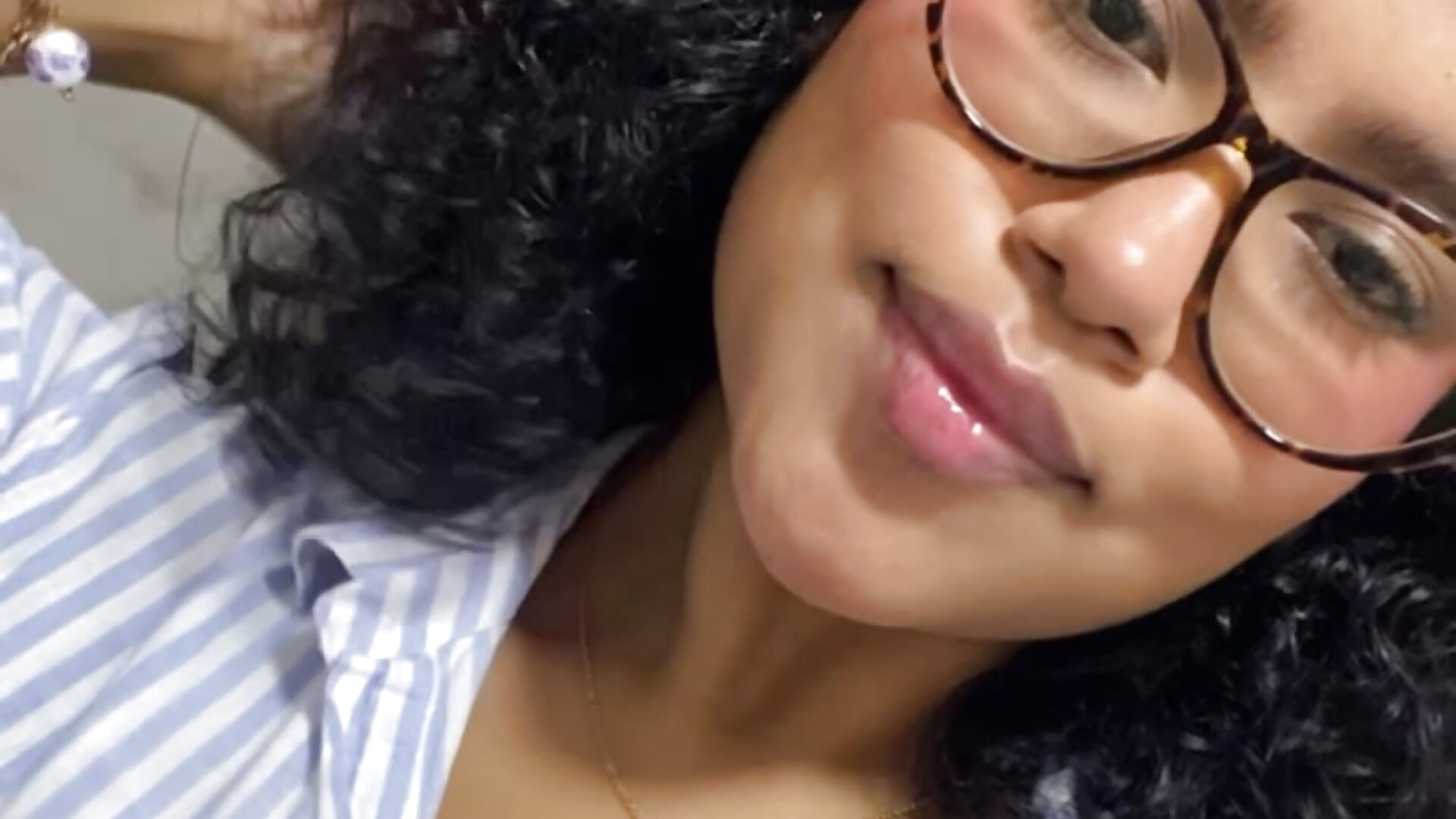 Te quiero a ti 🫵🏿💋 - video by miiabrown18 cam model