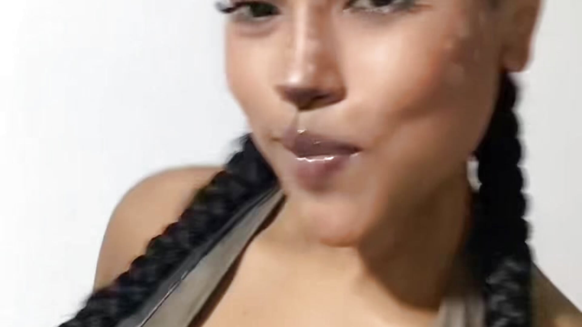 Hey you - video by miiabrown18 cam model