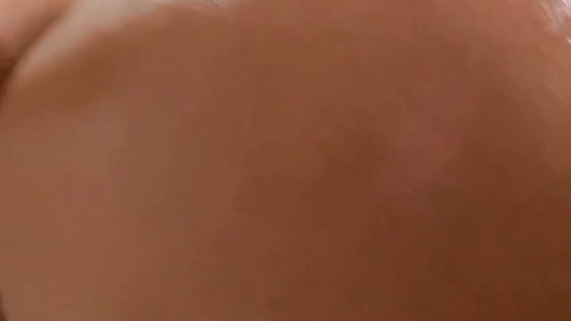 Shall we shower together?🚿🫧🧽💦🍑 - video by miiabrown18 cam model