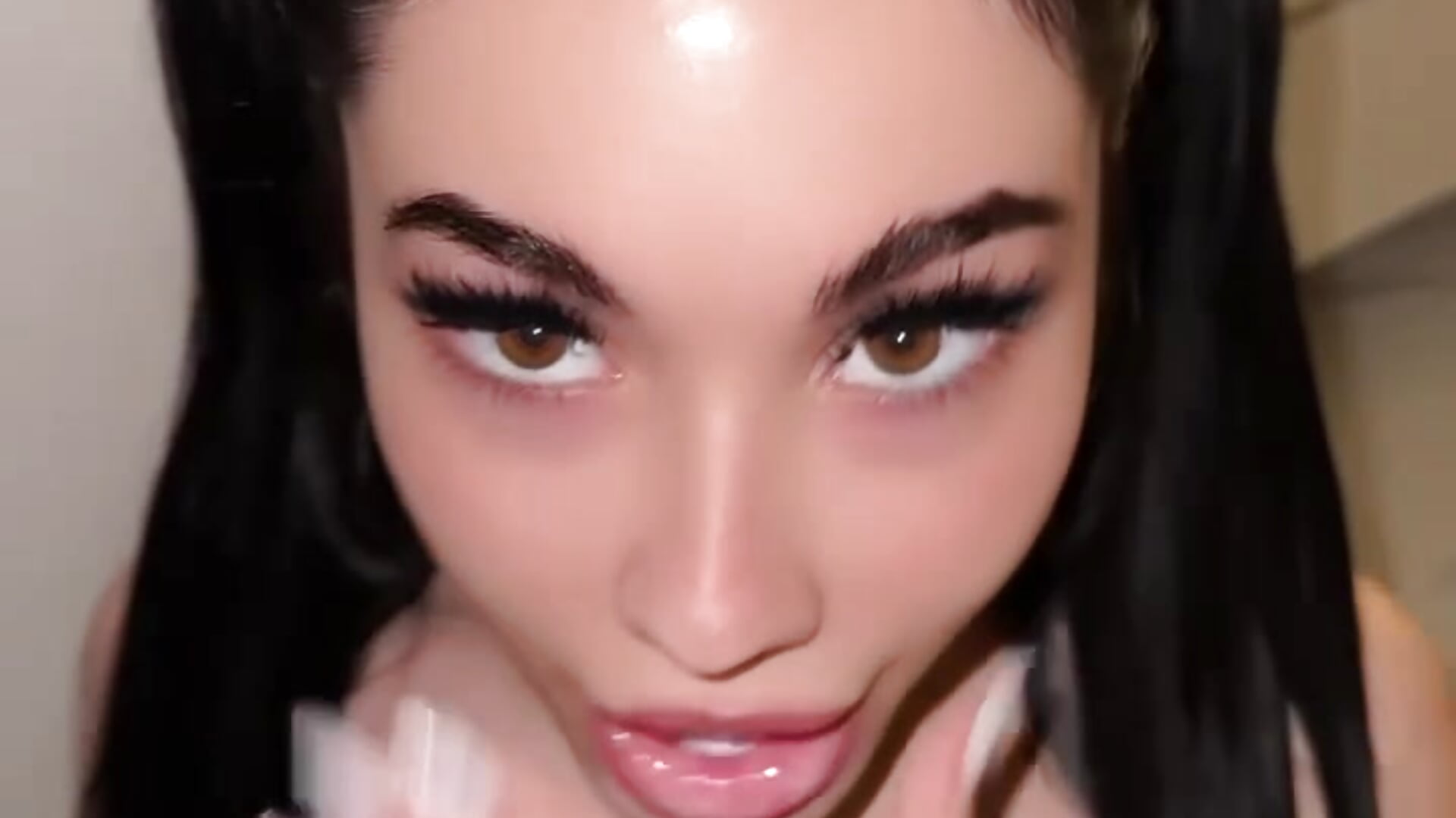 milky girl - video av luluubloomm cam model