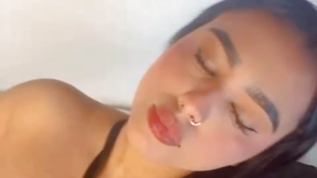 Bio - video by CharlottePetitte cam model