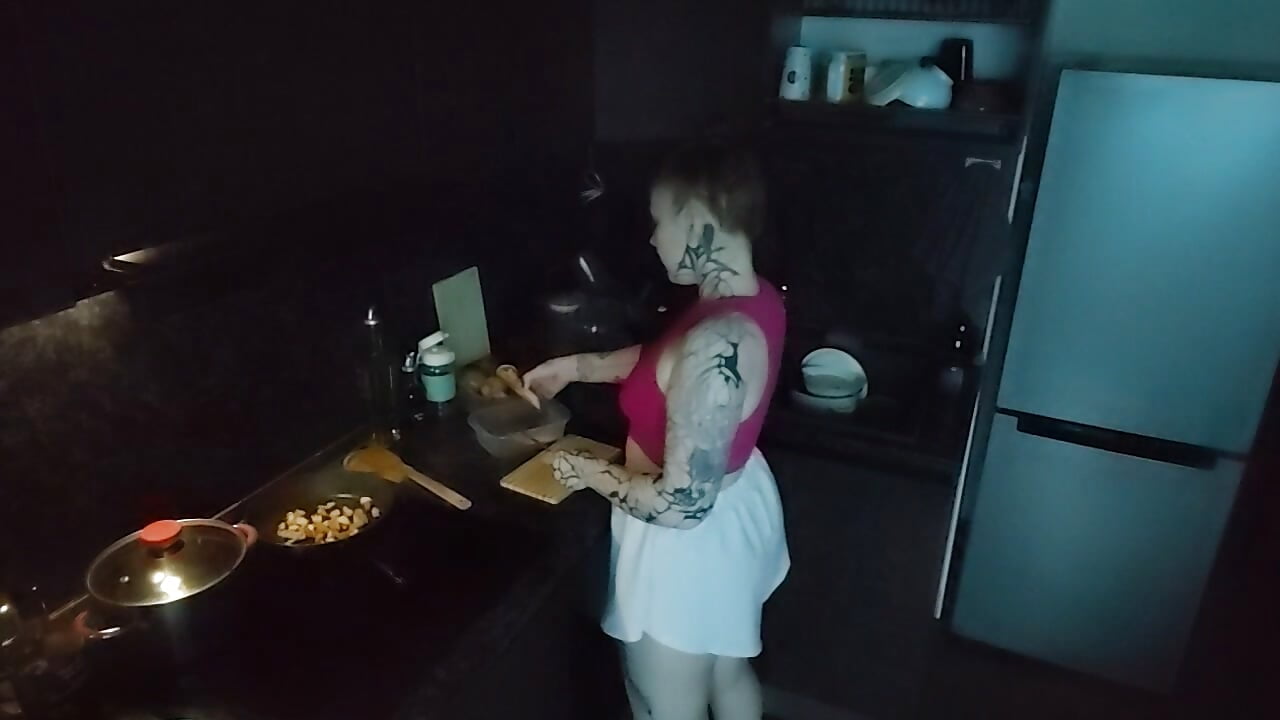 Night cooking - video by Ayla_Hicks cam model