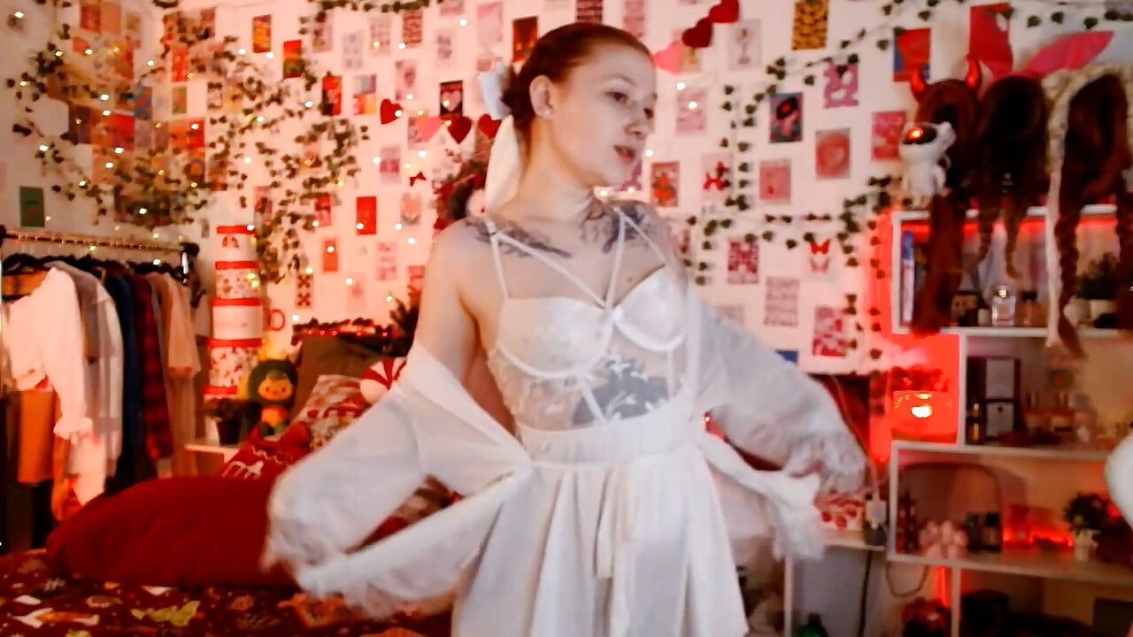 Dance in white - video by Ayla_Hicks cam model