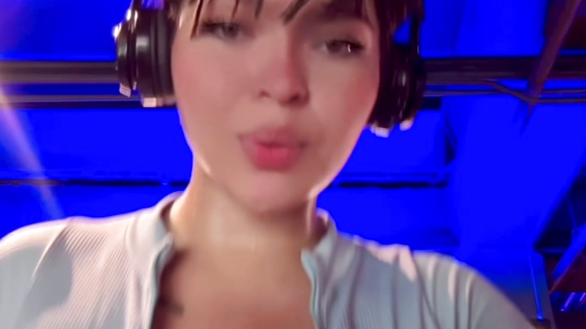 Cardio time 🥵 - video by Samantha_Hans cam model