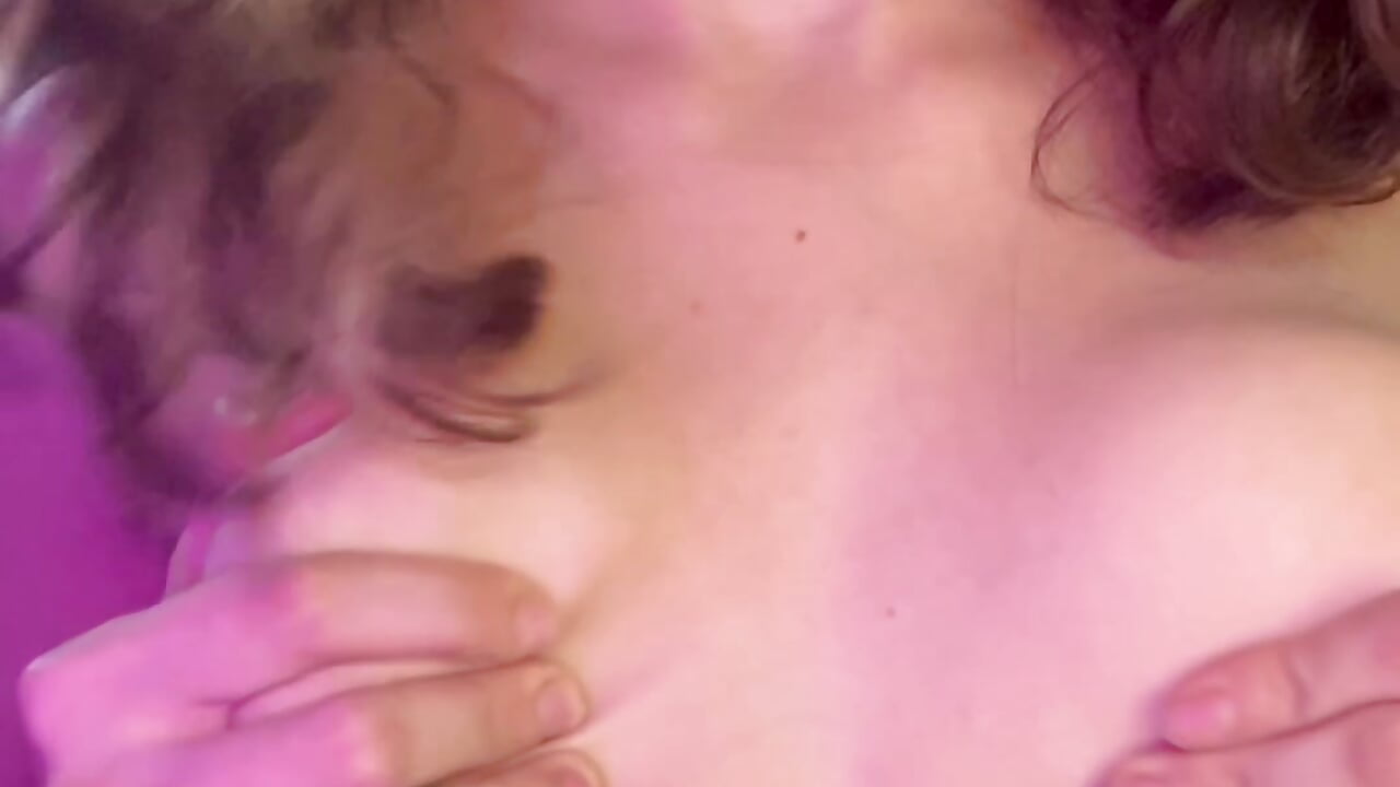 I love my small tits💞 - Video von LittleCheerry69 Cam-Model