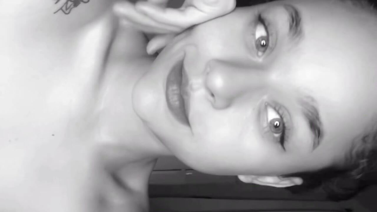 a little kiss? - video oleh model kamera LittleCheerry69