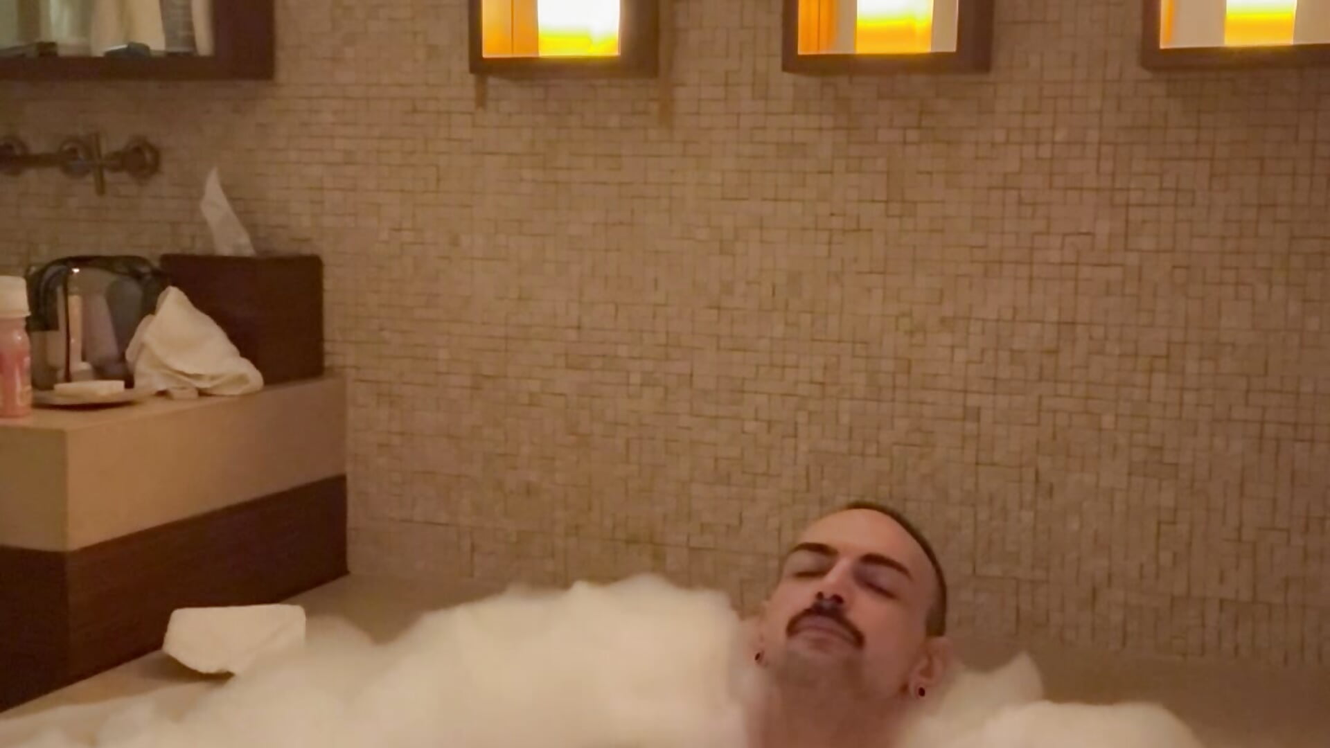 Bubbles - Vídeo de Girthywhereitmatters, modelo de vídeos