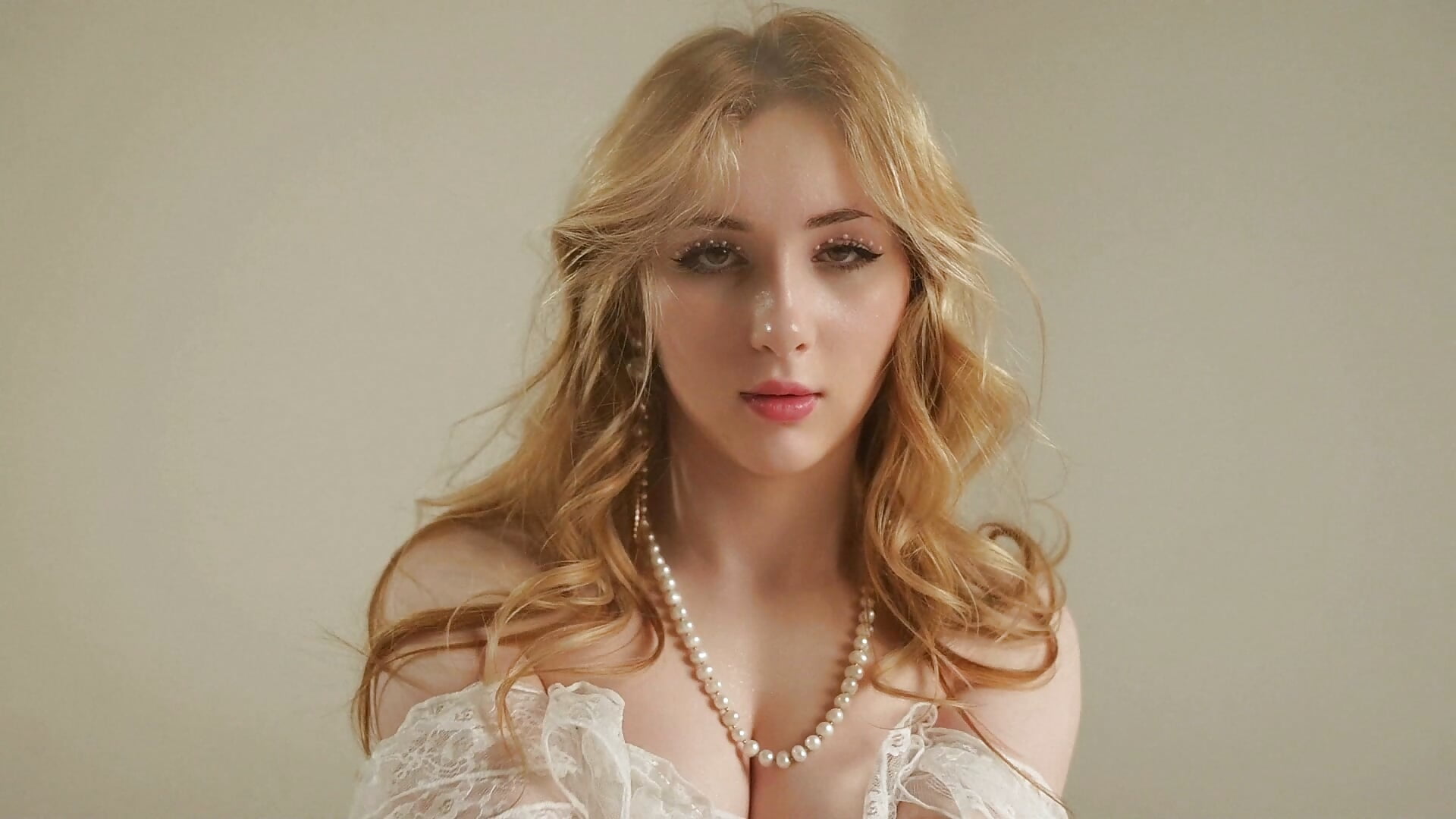 The embodiment of tenderness - Lira_Yummy adlı kamera modelinin videosu