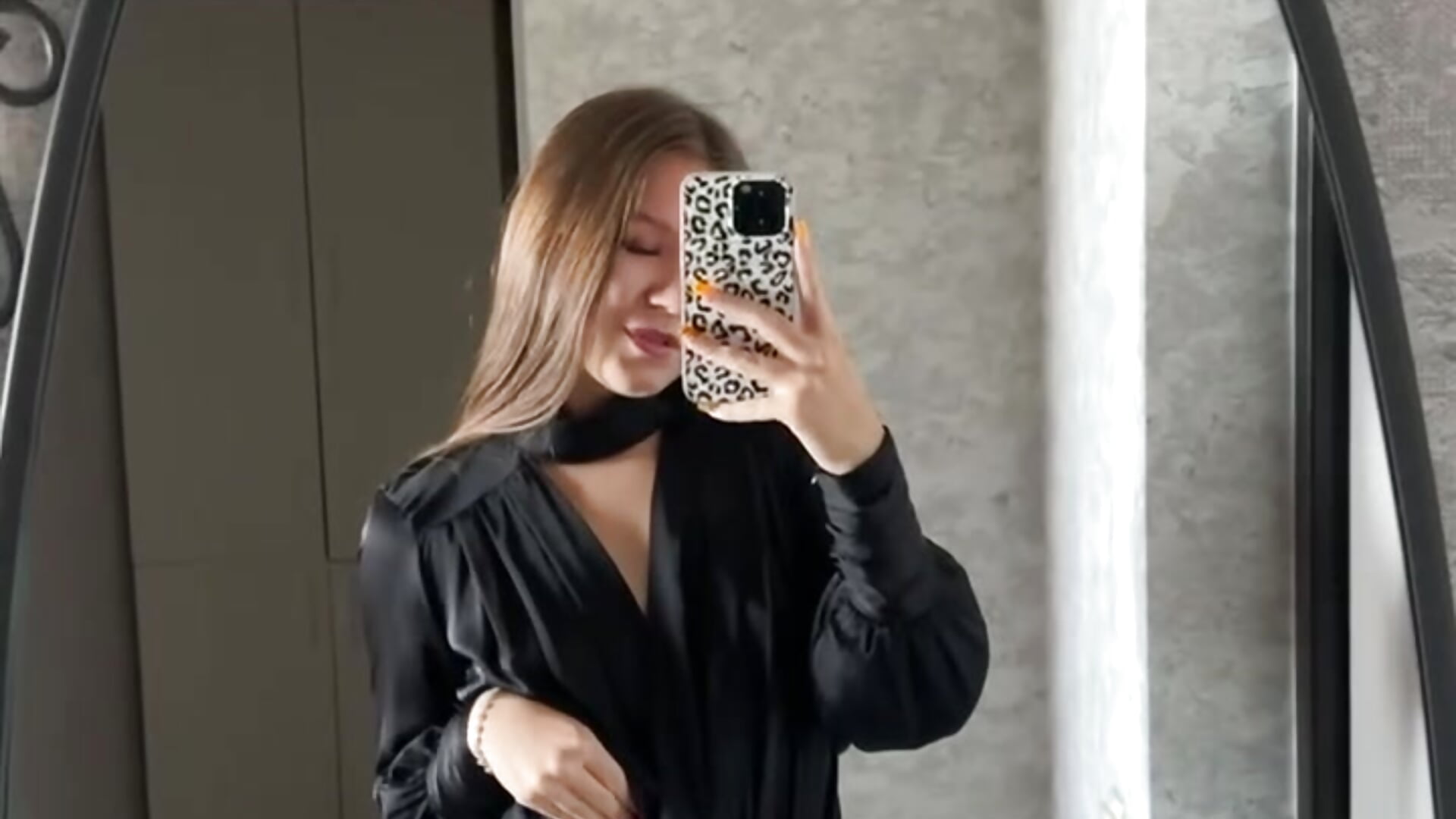 in the mirrow in sexy dressing - video by Kalivess cam model