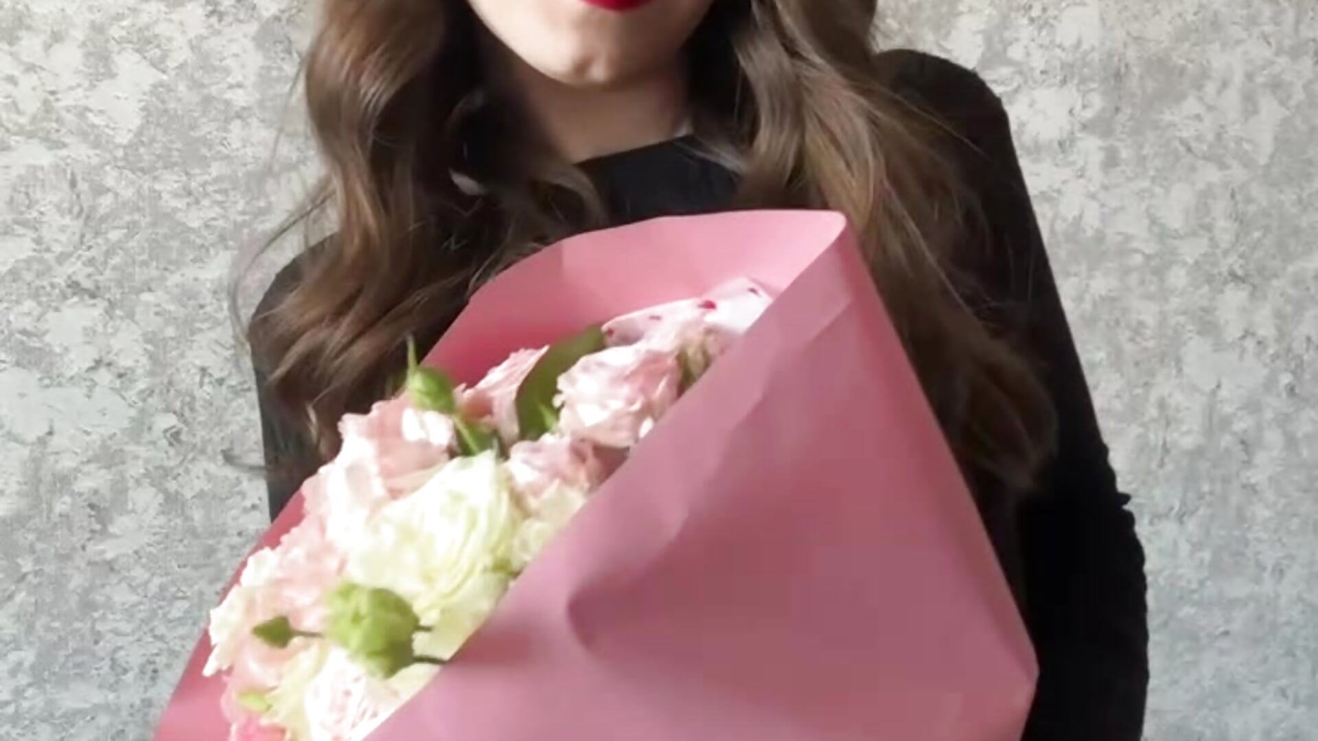 sexy back and flowers - video by Kalivess cam model