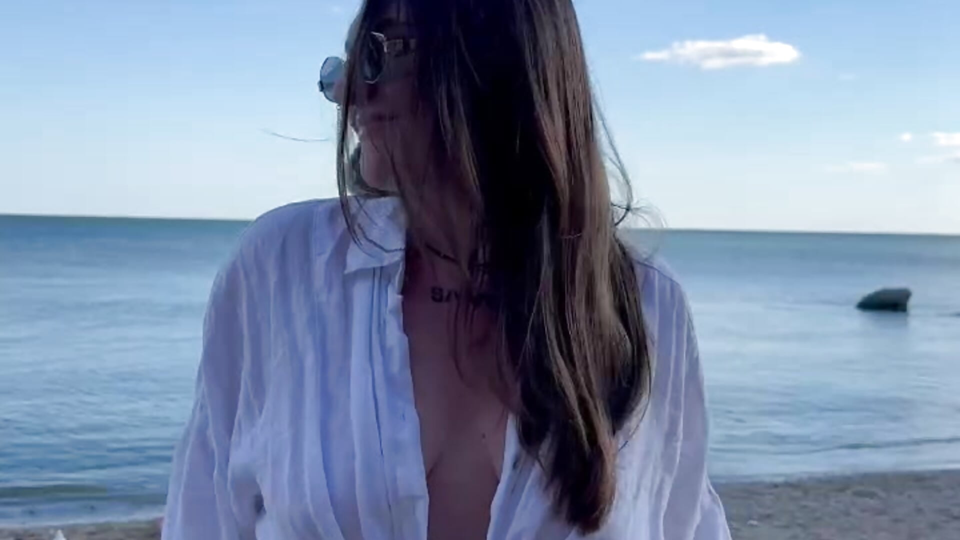 Dancing on the beach🌴 - відео від вебкаммоделі elara_oscura