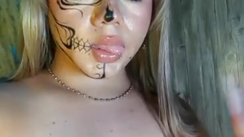 “When my gaze says what my lips keep silent…”🫦😈 - Vídeo de Tiffany_deluxe, modelo de vídeos