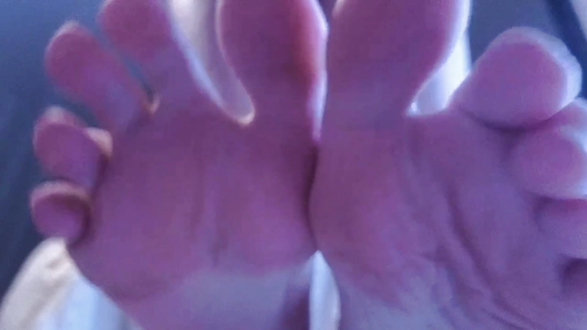 Facial massage with feet