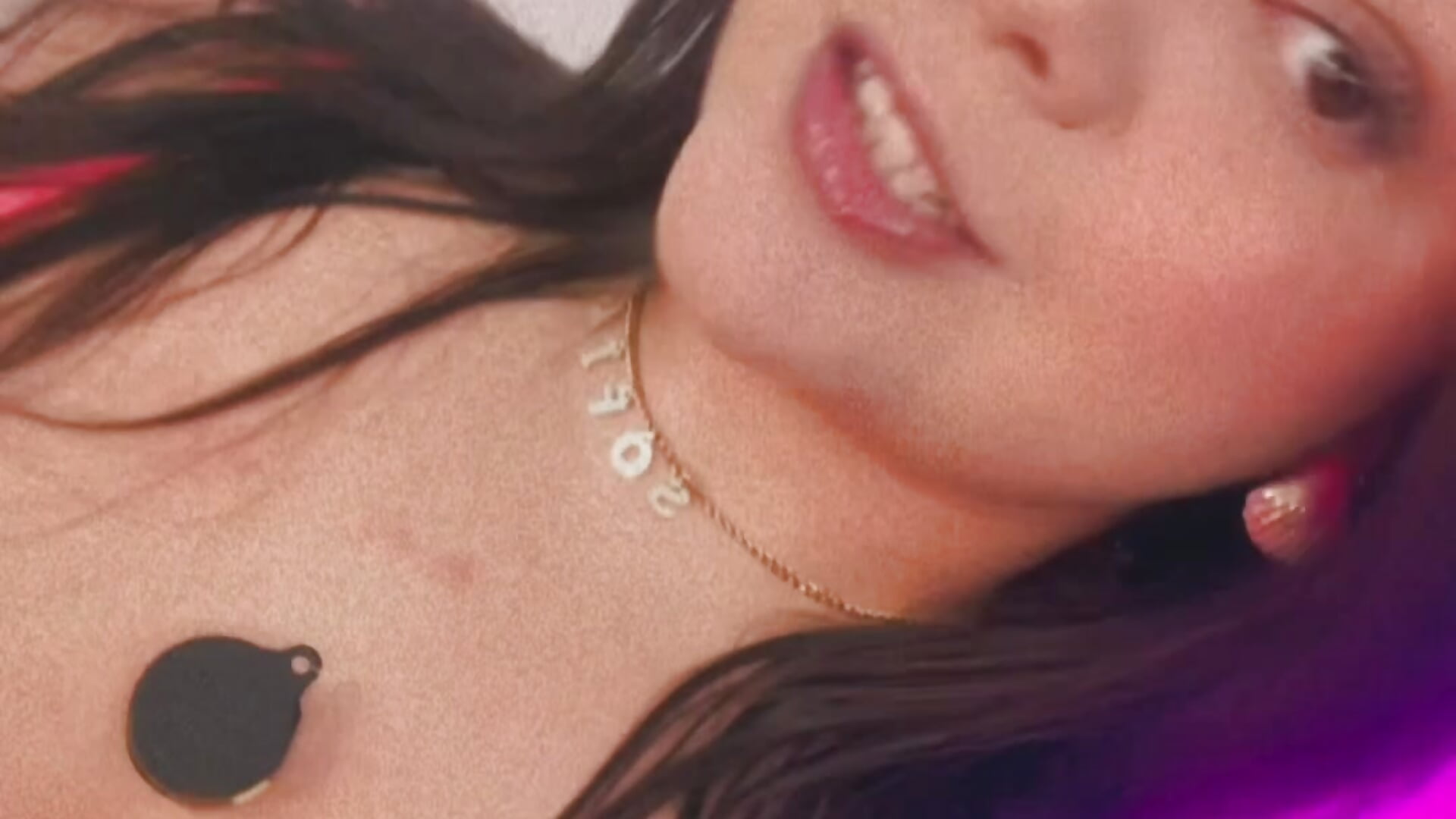 Kisses - video by MissSofia_1 cam model