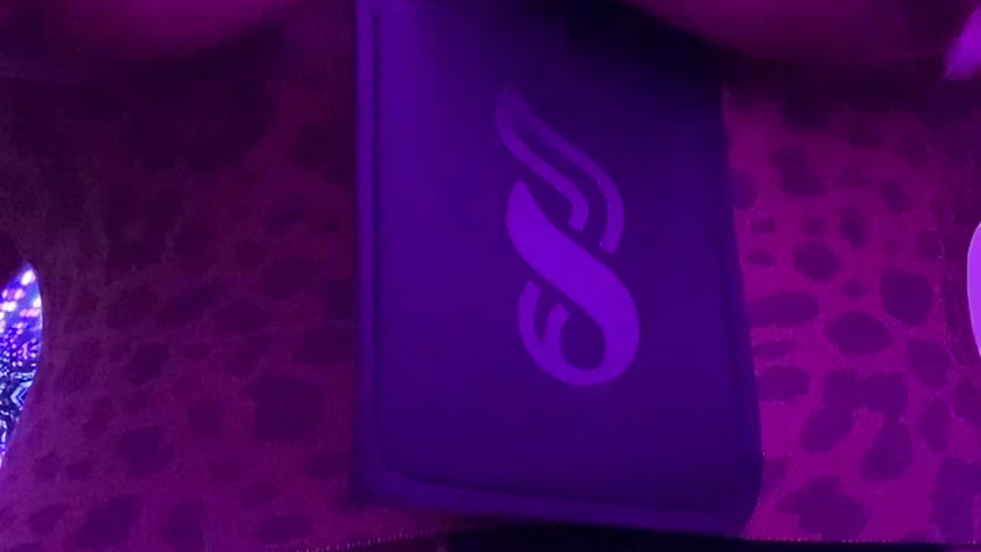 Playing with them for you 💋 - video by pmonie cam model