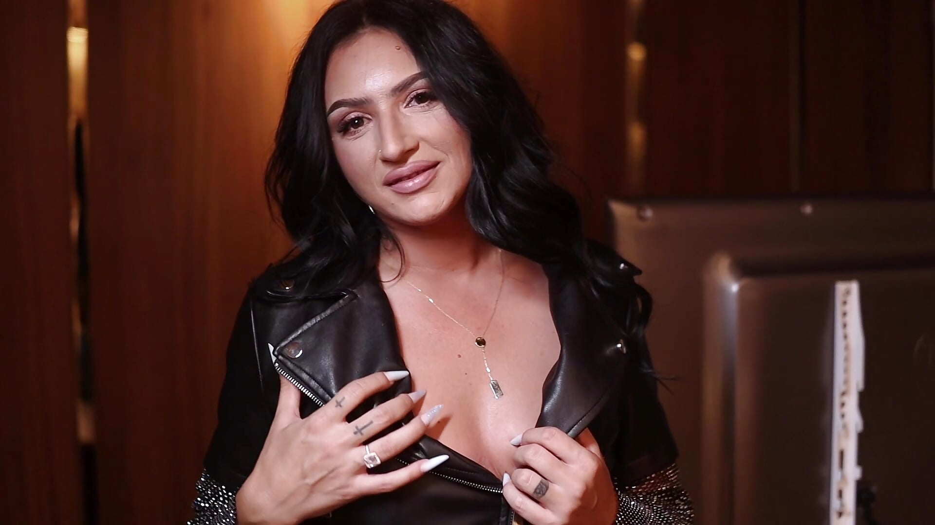 Just a Peek - video by MistyWooods cam model