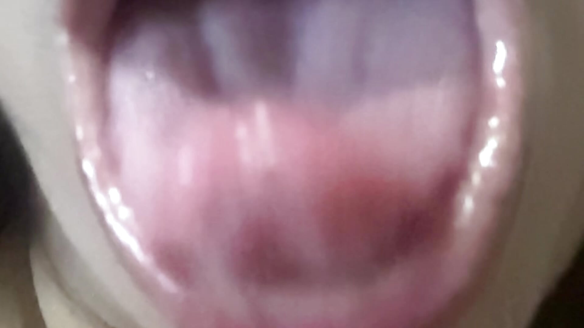 Beso apasionado ❤️‍🔥 con lengua - vídeo de la modelo de cam violetpolo