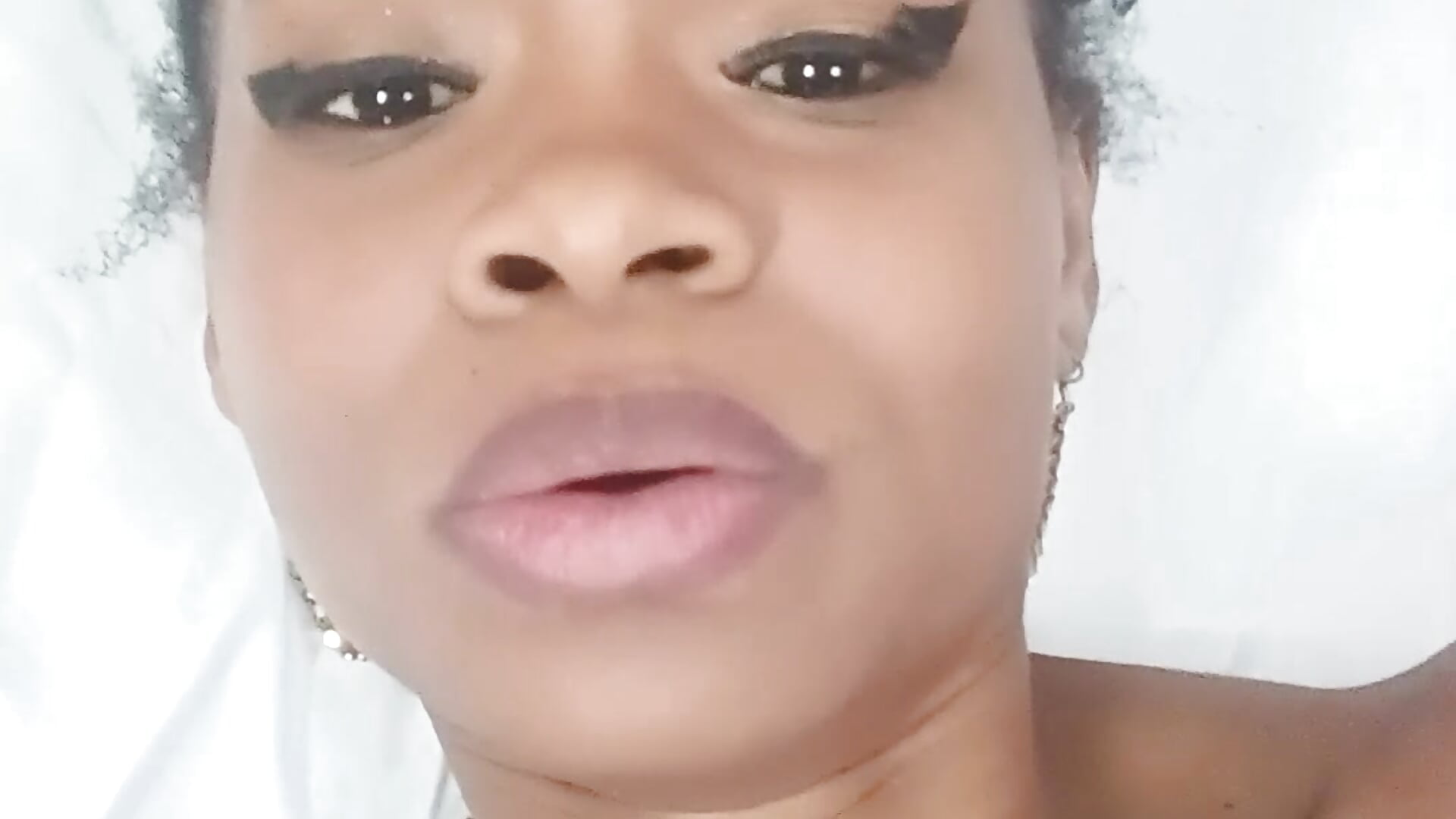 I hope you like this song bb as much as I do - video di ChantalGarner modella di cam