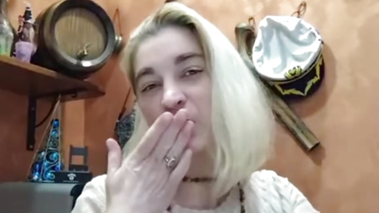 Have a good weekends gyus! – видео вебкам-модели GoldenAngelMilf