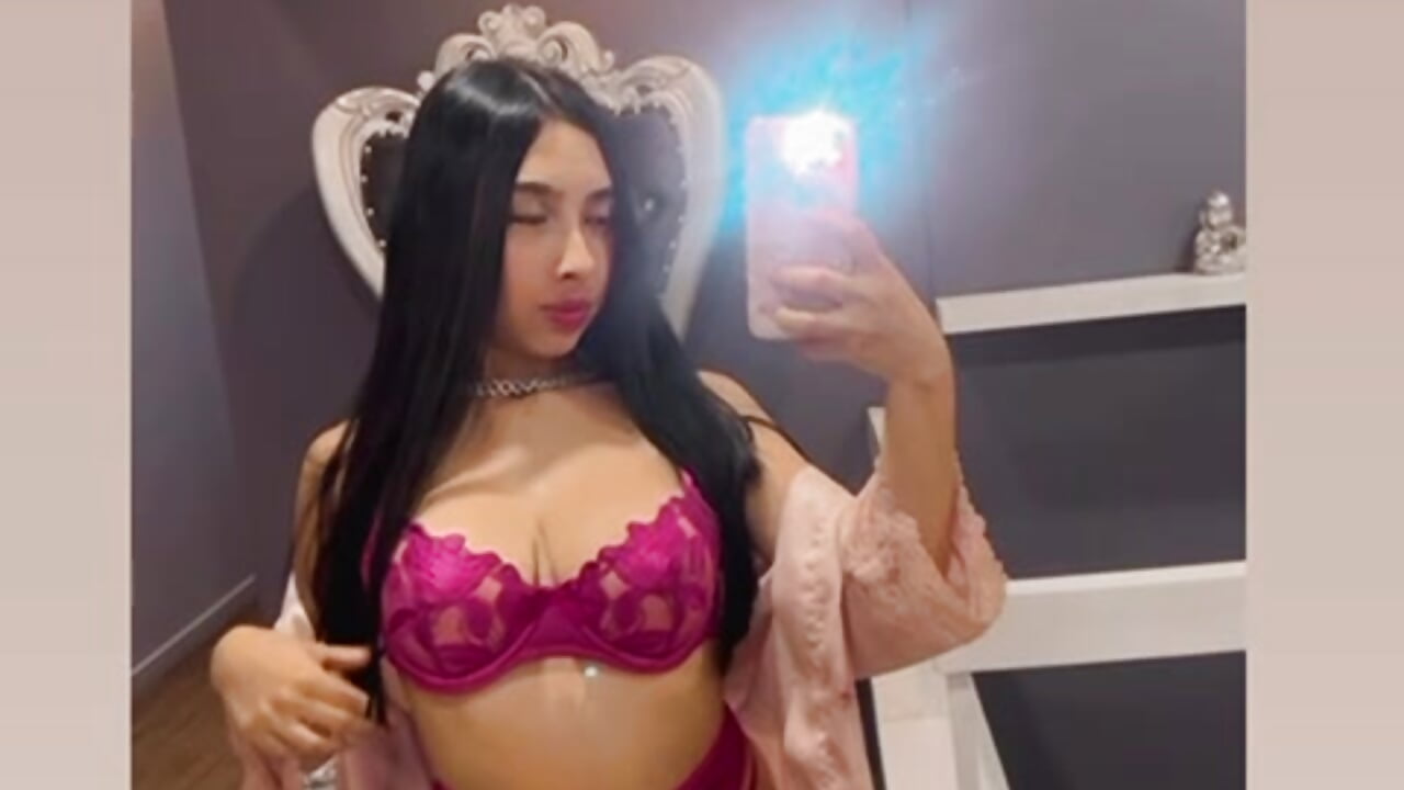 WhatsApp Video 2025-09-29 at 4,29,55 PM - video di Caroline_Millerr modella di cam