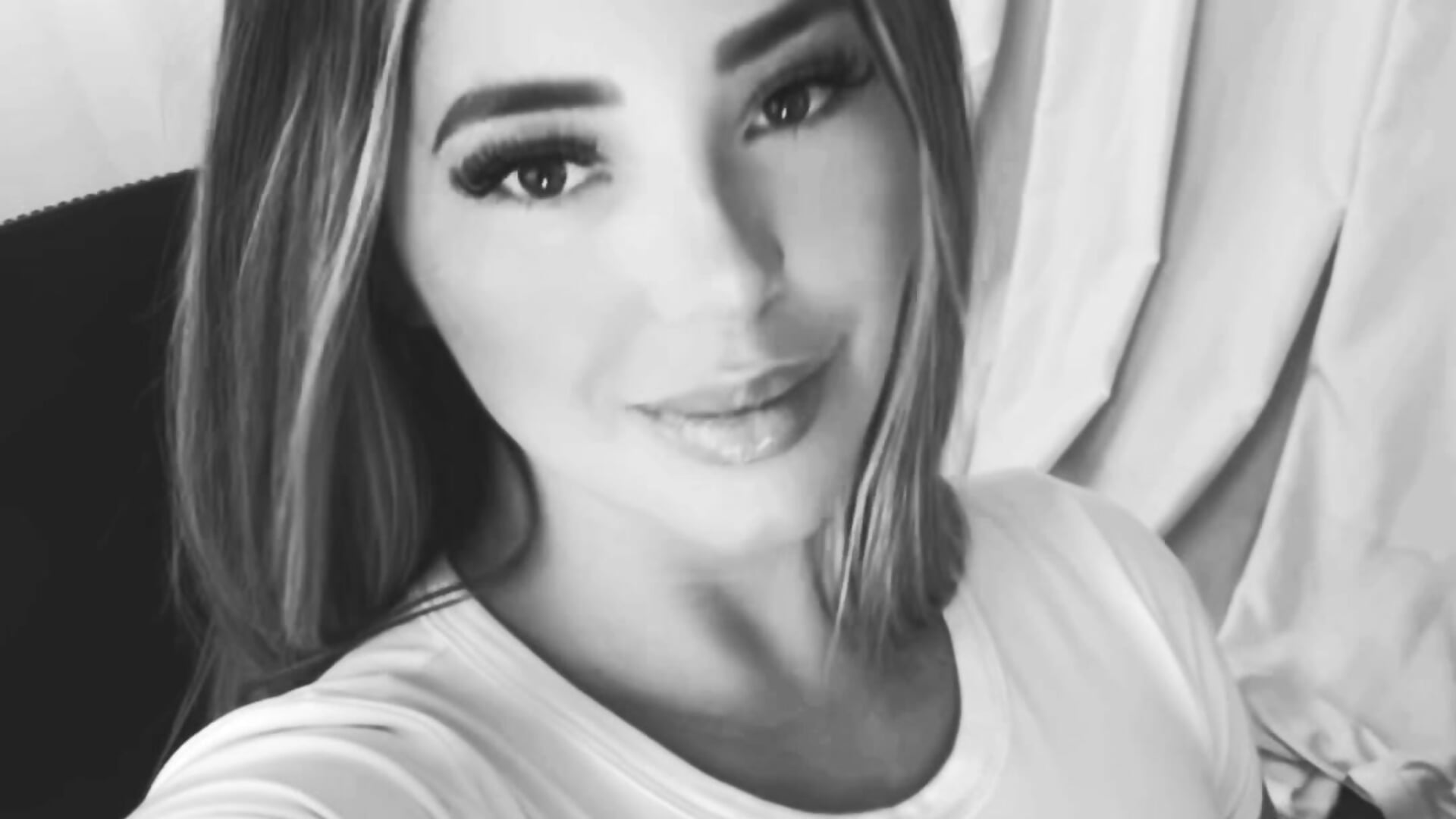 Hola bebé ♥️ Besito para ti 💋 - video by zara_moonfire cam model