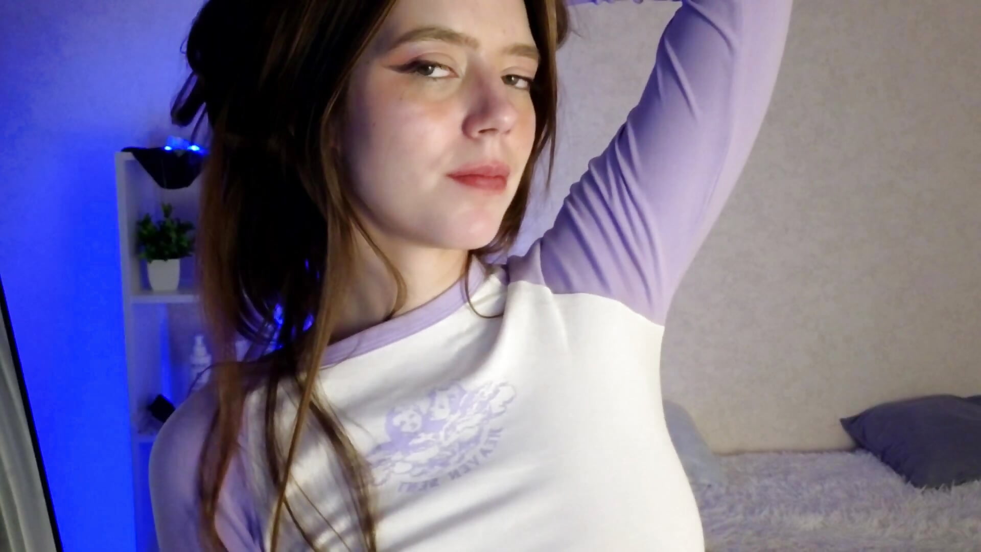 Eye contact, sucking finger - βίντεο μοντέλου Tofumuchh