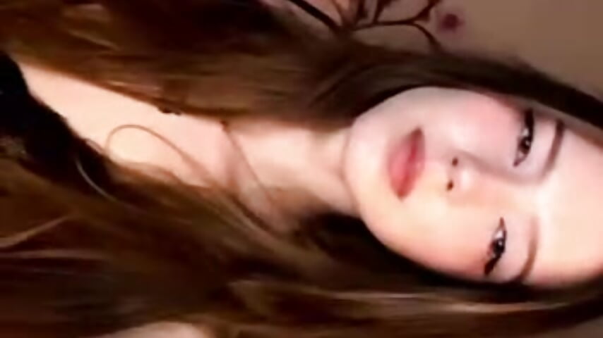 Staring at you - video oleh Tofumuchh kamera model