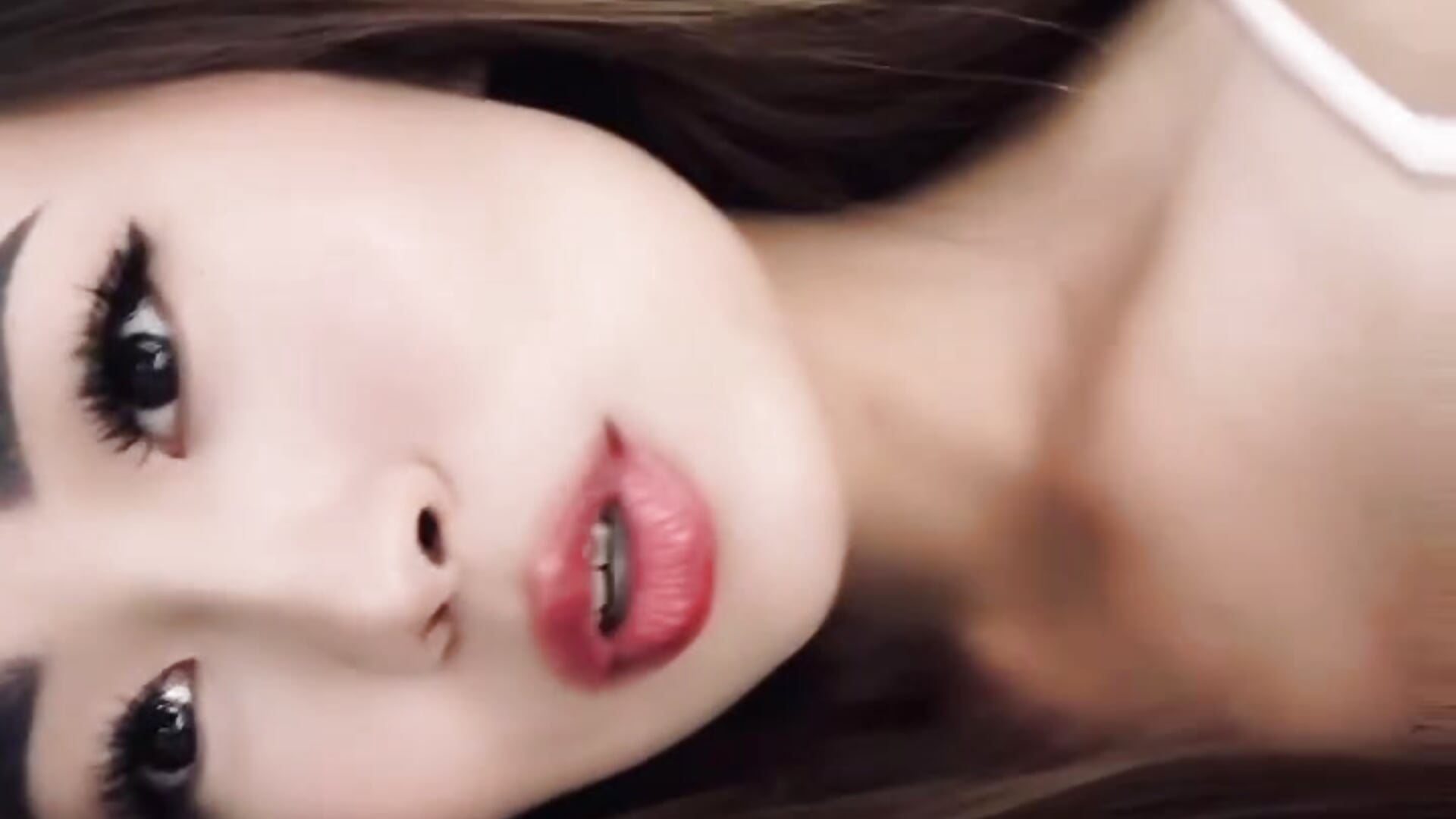 ;3 - vídeo de la modelo de cam Ur_neighbor_Kira