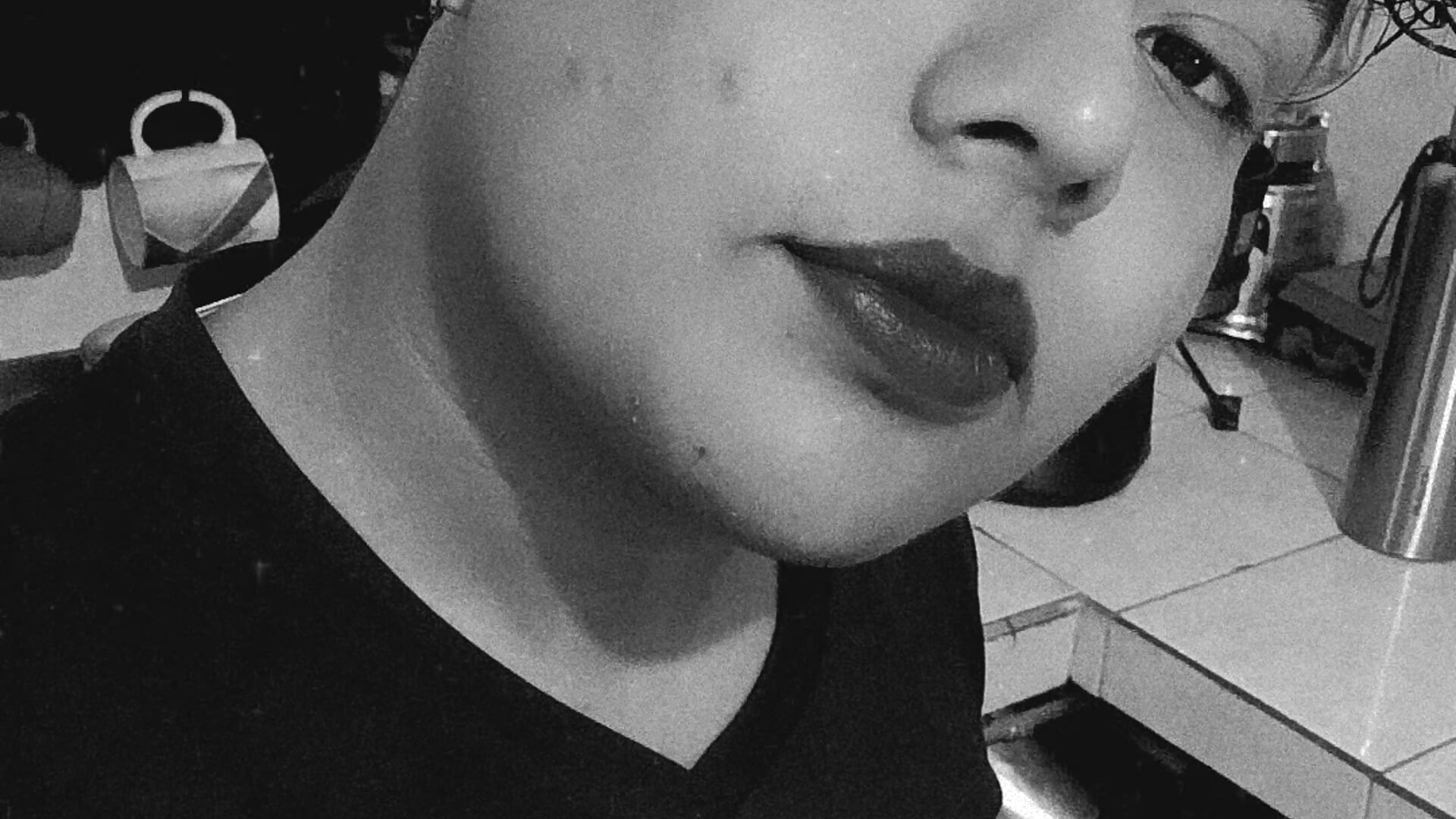 Hi - video by Jolilob_naughty cam model