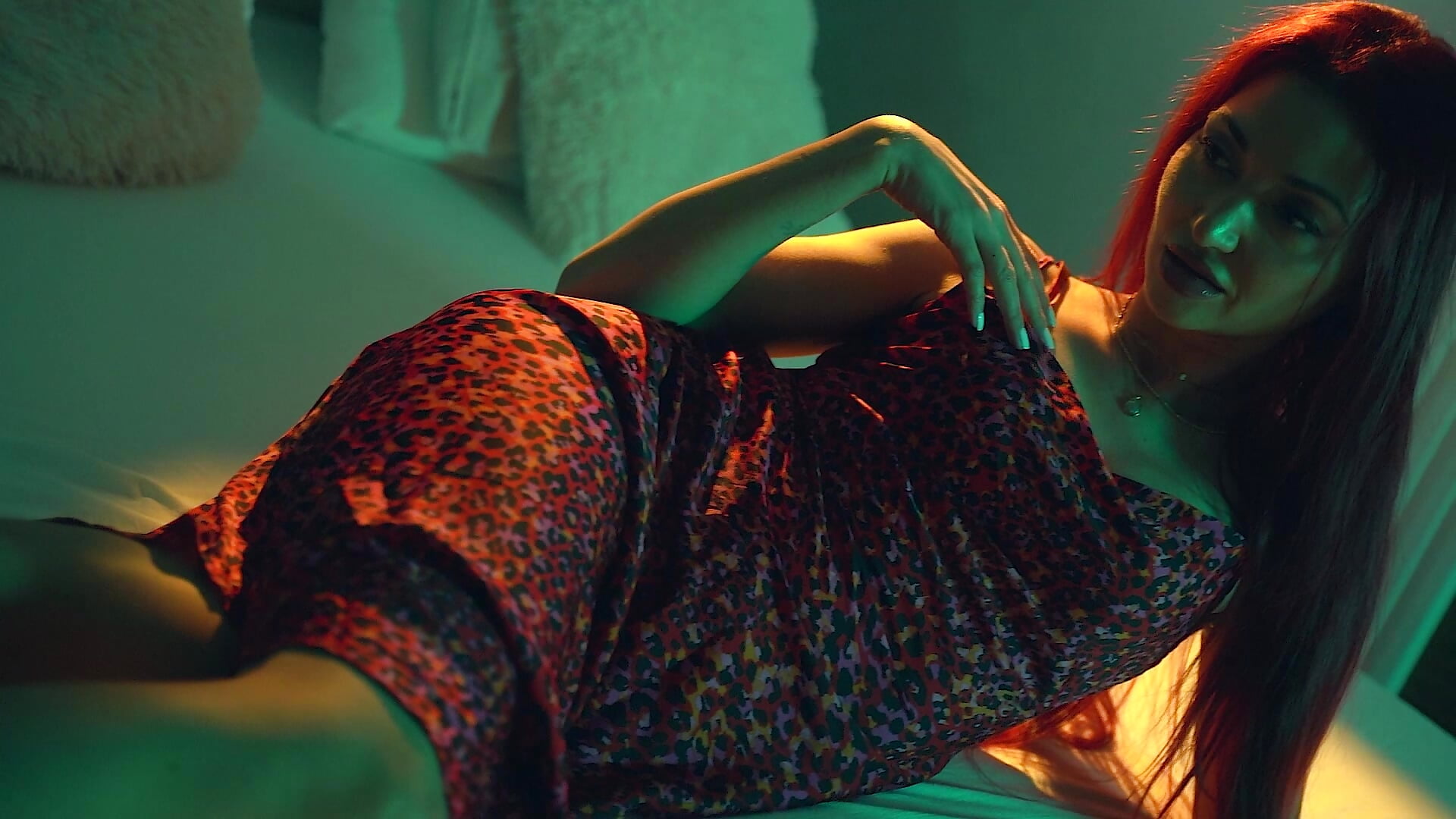 Follow The Whispers - Video von IvaRoberts Cam-Model