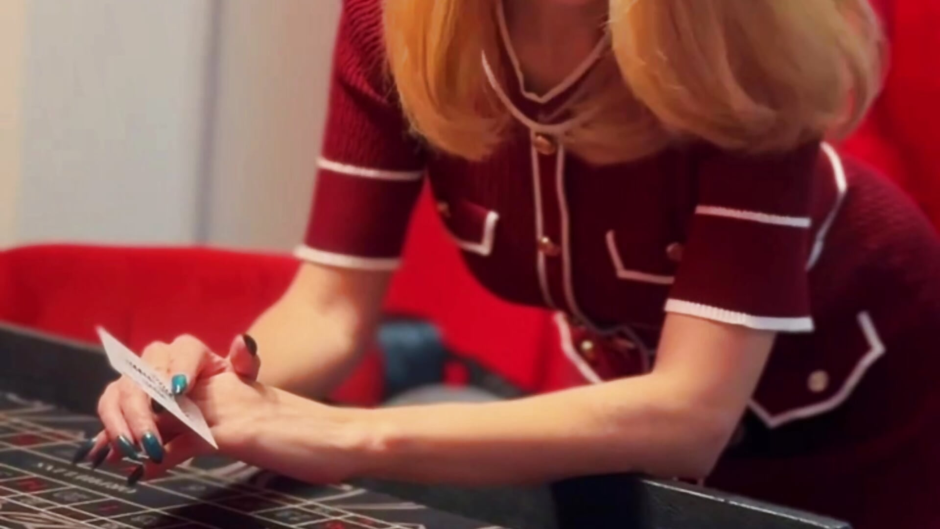 She always has a trick up her sleeve - Vídeo de DonnaSmitth, modelo de vídeos