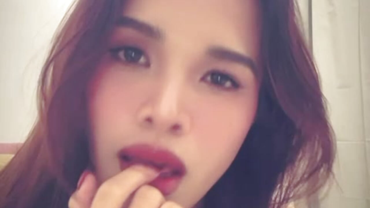 Jeana wants your attention - video by jeanalove cam model