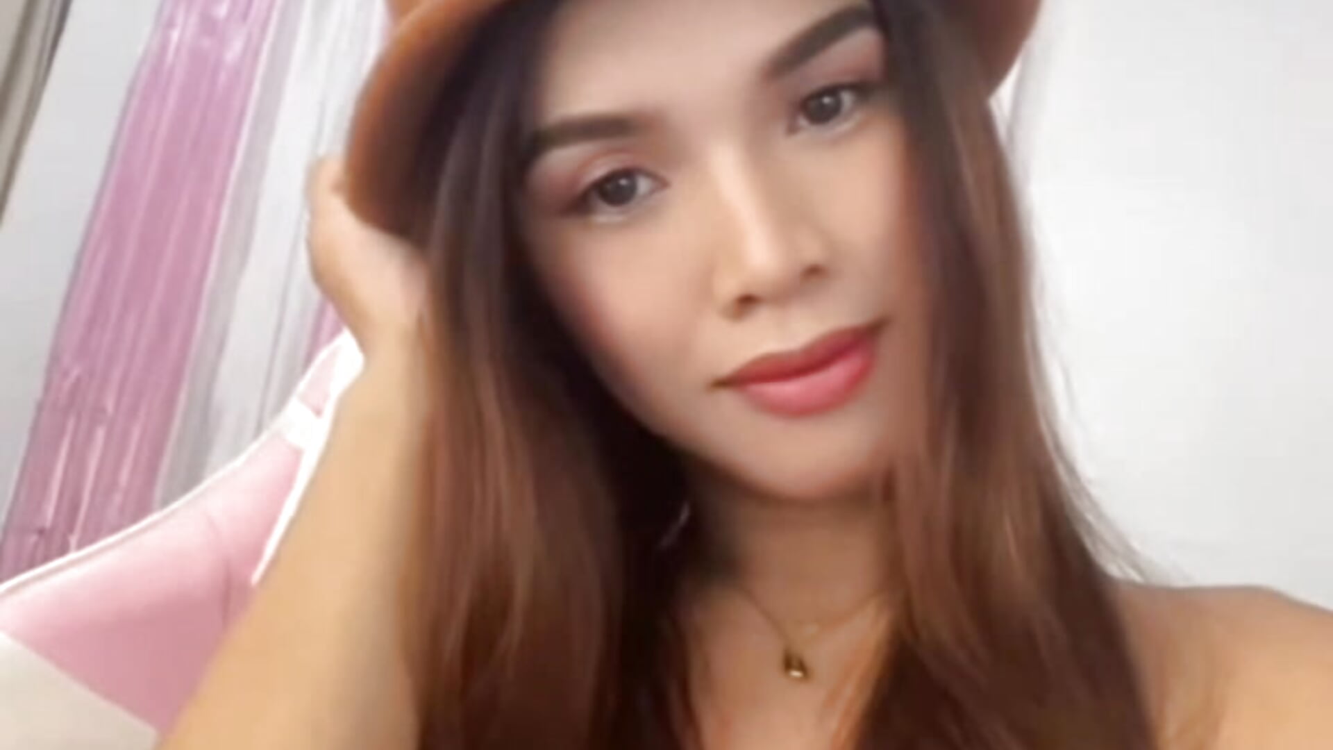 Wearing hat - vídeo de la modelo de cam jeanalove