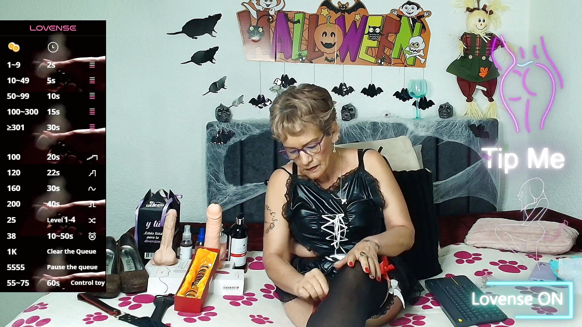 Hallowen - video di Devora_mature65 modella di cam