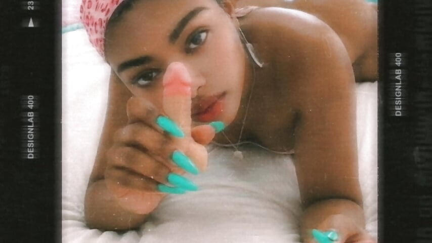 Small Cock Tax - vídeo de la modelo de cam bhadglitz