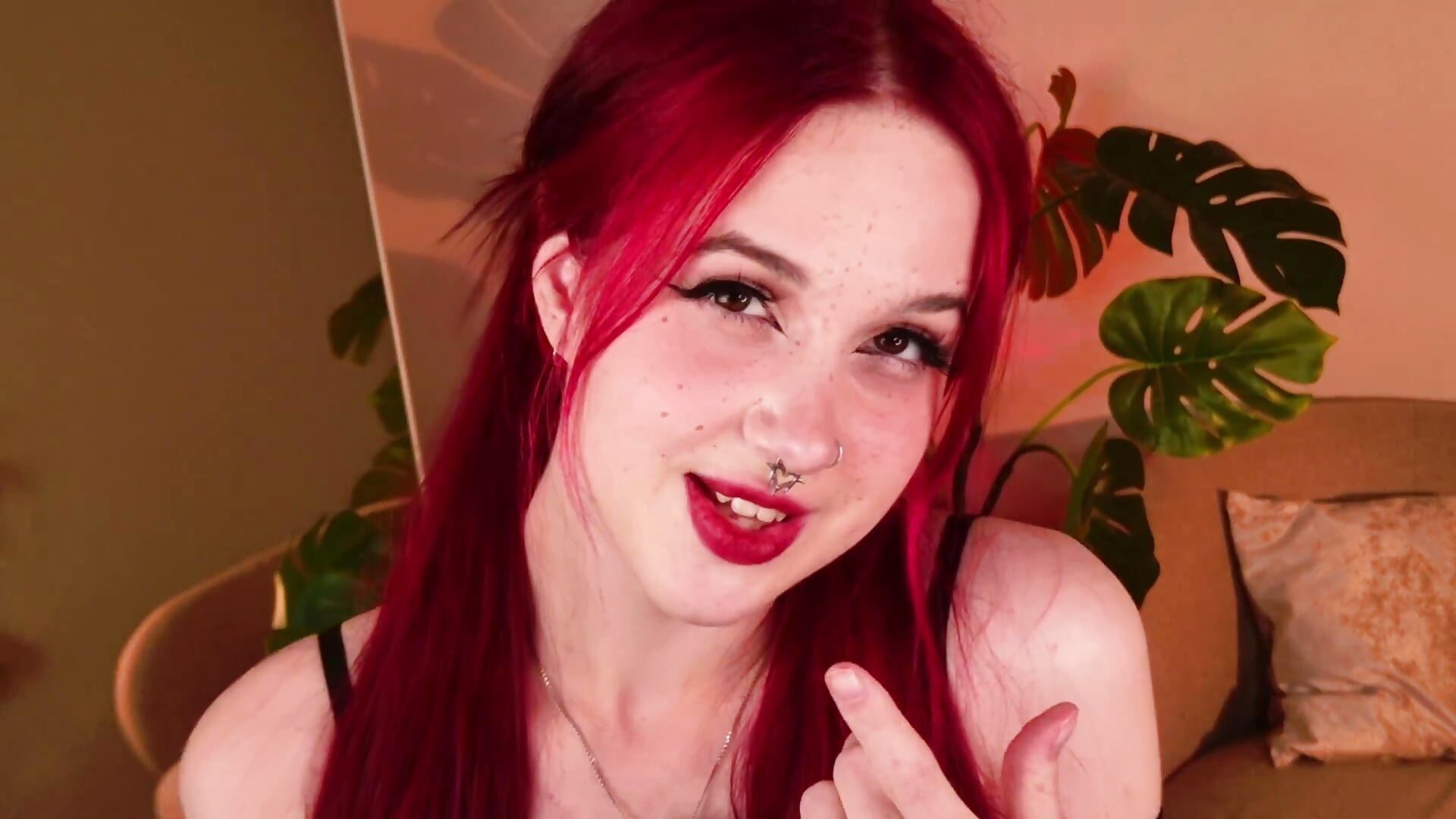 Eye contact 👀 - video di luna_son modella di cam